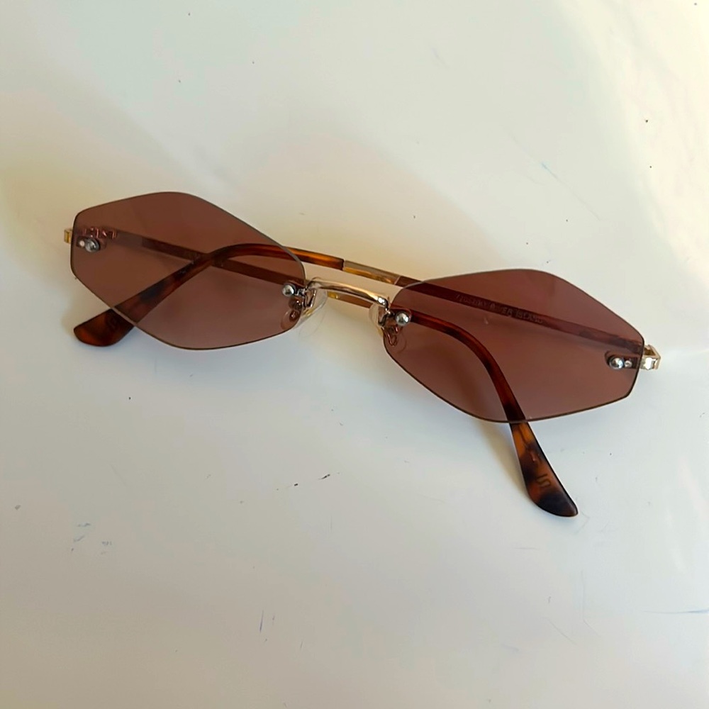 Retro tortoise sunglasses